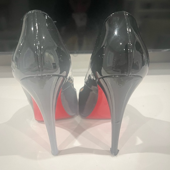 Christian Louboutin Peep toe patent heels. Beautiful height and super sexy! - Picture 3 of 4
